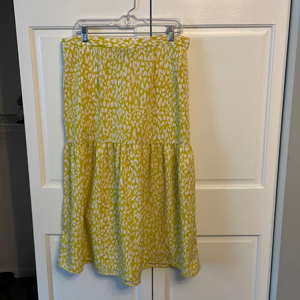 Beautiful leopard skirt with pockets!